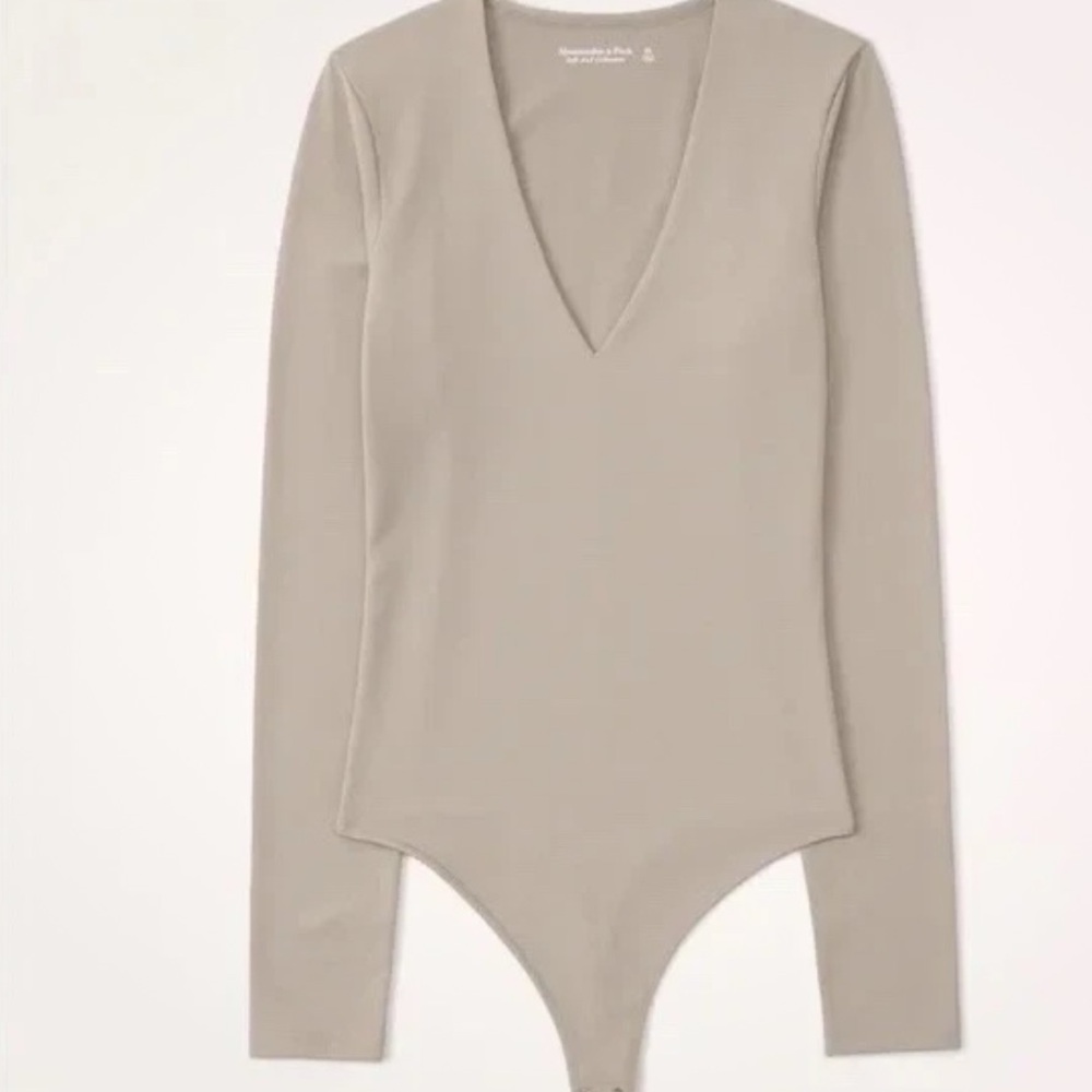 Abercrombie & Fitch Long Sleeve V-Neck Bodysuit in Light Taupe